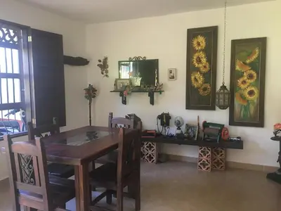 a dining room with a table and a mirror at Casa Hotel Portón Campestre in Jardin