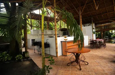 a kitchen with a counter and a table and chairs at Alojamiento rural el Refugio en santagueda in Santagueda