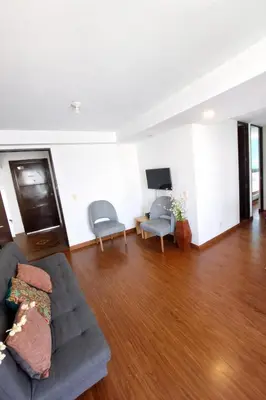 a living room with a couch and two chairs at Apartamento En Sabaneta in Sabaneta