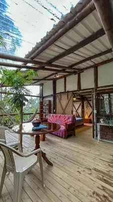 a living room with a table and a couch at Refugio en las Nubes in Santa Elena