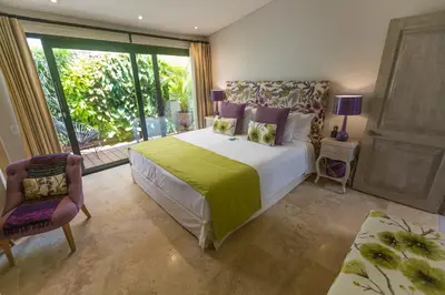 a bedroom with a large bed and a balcony at Patio del Mundo in Medellín