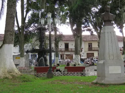 a statue of a bust of a man in a park at Las Marías Family Home - Urbano & Campestre in Salamina