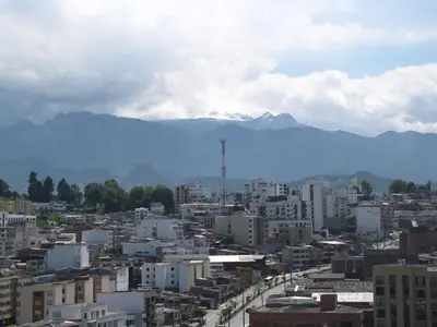 a view of a city with mountains in the background at El Cable Hostal in Manizales
