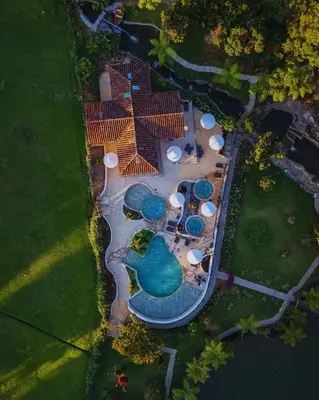 an overhead view of a resort with a swimming pool at Hotel Lago Valdivia in Jardin