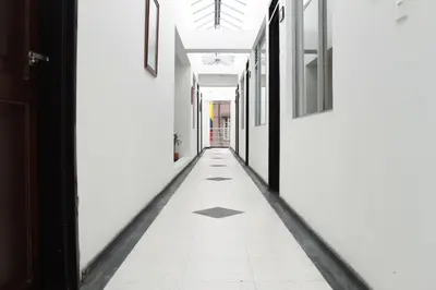 an empty hallway with white walls and a ceiling at Hotel Royal Suite in Manizales