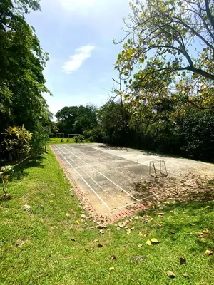 an empty parking lot in a park with trees at Apartasol San Jeronimo in San Jerónimo