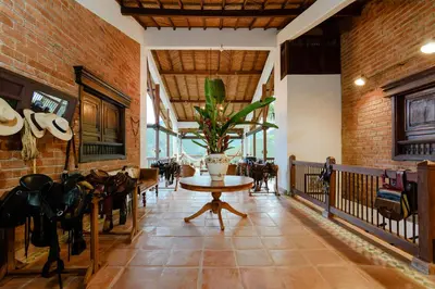 a room with a table and a bunch of animals at Finca Boutique el Diamante in Salgar