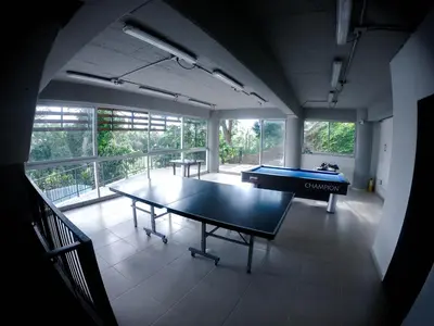 a large room with a ping pong table in it at Apartasol de Lujo Santa Fe de Antioquia