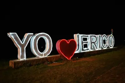 a sign that says you and a red heart at La Kolorina hotel campestre in Jericó