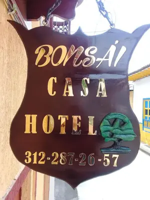a sign for a hotel on the side of a building at Bonsai Hotel Salamina Caldas in Salamina