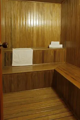 a sauna with a shelf with a towel on it at Estelar Apartamentos Medellin in Medellín