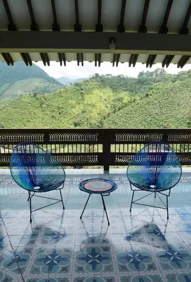 two blue chairs and a table on a patio at Patio Bonito in Jardin