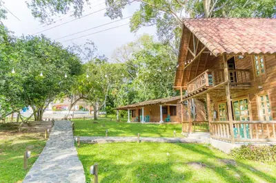 a wooden house with a pathway leading to a yard at Portón de Occidente by Bernalo Hotels in San Jerónimo