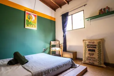 a bedroom with a bed and a window at Oasis en el corazón de Medellin, Laureles in Medellín