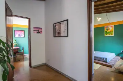a bedroom with a bed and a mirror in a room at Oasis en el corazón de Medellin, Laureles in Medellín