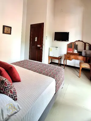 a hotel room with a bed and a television at Hotel Rio Piedras in Jericó