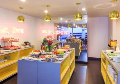 a buffet line with food on display in a restaurant at Pop Art Hotel Las Colinas Manizales in Manizales