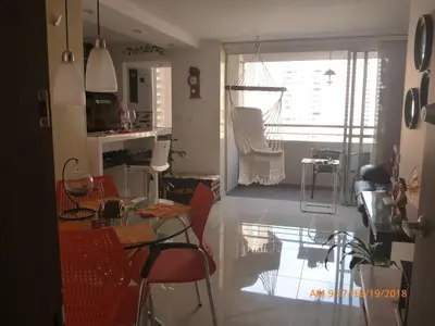 a kitchen and dining room with a table and chairs at Cerca al estadio familiar parqueadero piscina in Medellín