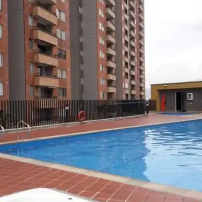 Cerca al estadio familiar parqueadero piscina