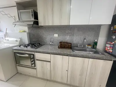 a small kitchen with a sink and a stove at Apartamento relajante, amplio, moderno e iluminado, Sabaneta, Medellín , 3 alcobas in Sabaneta
