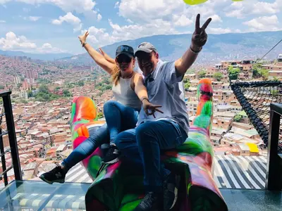 a man and a woman sitting on a roller coaster at Apartamento relajante, amplio, moderno e iluminado, Sabaneta, Medellín , 3 alcobas in Sabaneta