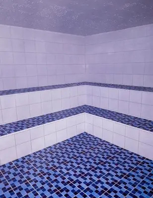 a bathroom with blue and white tiles on the floor at Apartamento en Condominio in San Jerónimo