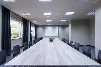 a conference room with a long table and chairs at Movich Hotel Las Lomas in Rionegro