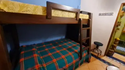 a bedroom with two bunk beds in a room at Apartamento Acogedor en el Retiro in El Retiro