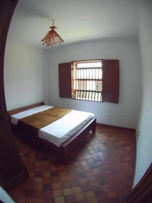 a bedroom with a bed and a window at Casa Republicana en Jericó in Jericó