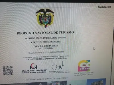 a computer screen with a sign on it at Cabaña Manantial del Turpial in Jardin