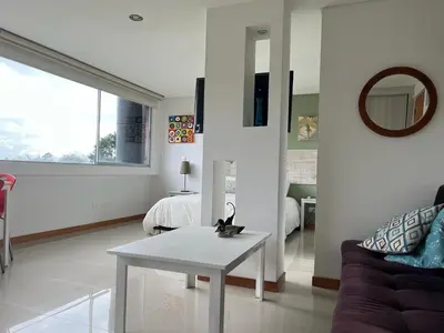 a living room with a couch and a table at LLanogrande Aparta Estudio Puerto Bulevar in Rionegro