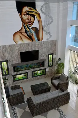 a living room with a statue of a black woman at Hotel Shaira 2 in Quibdó