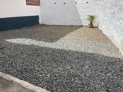 a shadow of a star on the ground next to a building at Apartamento cerca a cascada del Amor,Wifi in Jardin
