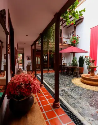 a living room with red flowers on the floor at Casa Lola Hotel Boutique in Salamina