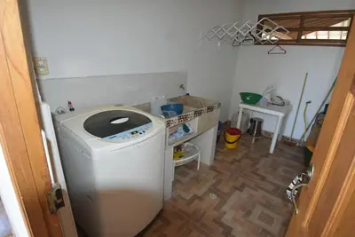 a small laundry room with a washing machine in it at Villa Ilusion 88 in Puerto Boyacá