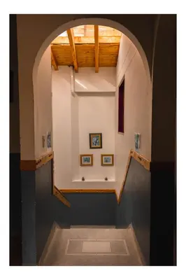 a hallway with an archway in a building at Hotel Felicina in Jericó