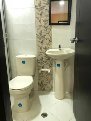 a bathroom with a toilet and a sink at Hotel Ecosuite Quibdó in Quibdó