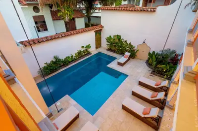 an overhead view of a swimming pool in a backyard with lounge chairs at Hotel Boutique Fundadores en Cauca Viejo in Jericó