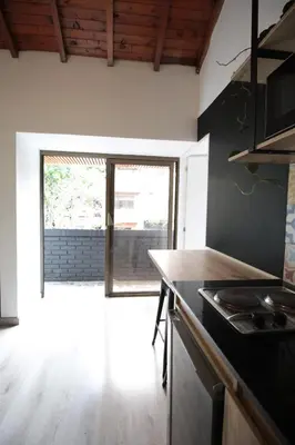 a kitchen with a counter top and a window at Alojamiento en apartamento cerca a Provenza - M203 By Roots Rentals in Medellín