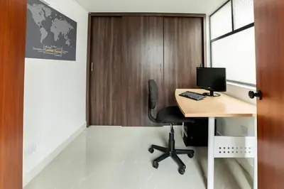 an office with a desk with a computer on it at Disfruta de la comodidad como un Hotel 5 Estrellas in Envigado
