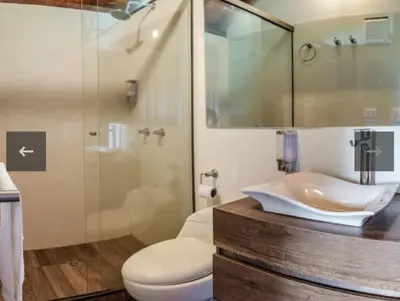a bathroom with a sink and a toilet and a shower at Pietrasanta hotel campestre frente a la represa del Peñol y Guatape in Guatapé