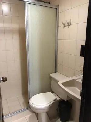 a bathroom with a toilet and a sink at Hostal El Eden Manizales in Manizales
