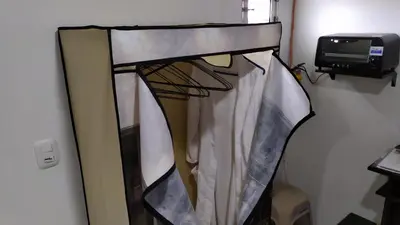 a curtain hanging on a wall in a room at Apartamento-Habitación Palonegro Manizales in Manizales