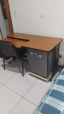 a desk with a trash can next to it at Apartamento-Habitación Palonegro Manizales in Manizales