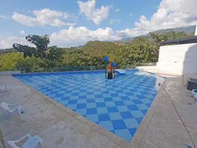 a swimming pool with a blue and white checkered floor at Hermoso Apartamento en San Jerónimo 3 Habitaciones PS121 in San Jerónimo
