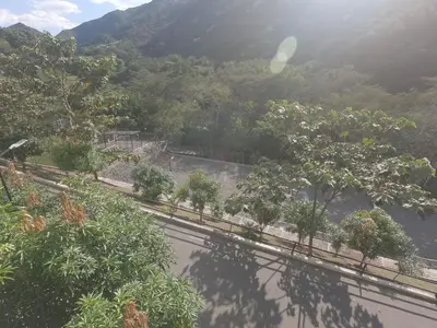 a view of a road with trees and a mountain at Hermoso Apartamento en San Jerónimo 3 Habitaciones PS121 in San Jerónimo
