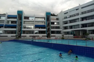 a swimming pool in front of a large building at Condominio vacacional Paraiso del Sol, San Jeronim in San Jerónimo
