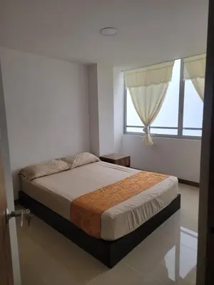 a bedroom with a bed and a window at Apartamento FL Martinz in Manizales