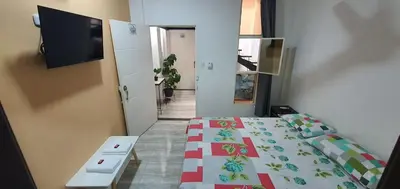 a small room with a bed and a tv at Como en casa in La Dorada