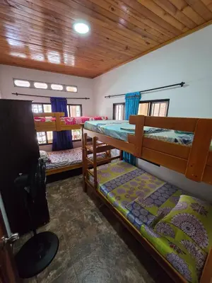 a room with three bunk beds in a house at La mejor opción para tu descanso y recreación. in Mariquita